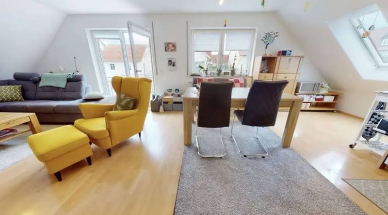 Provisionsfreie, sonnige 3 Zimmerwohnung mit großem Südbalkon und separatem Hobbyraum